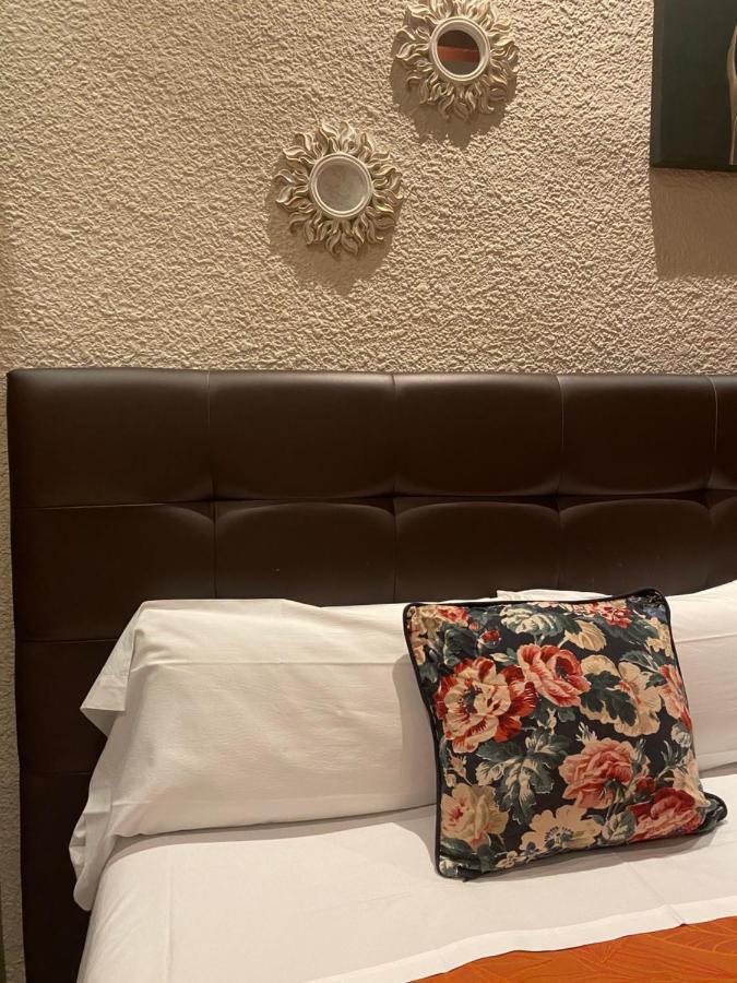 Hostal Orleans Βαρκελώνη Εξωτερικό φωτογραφία